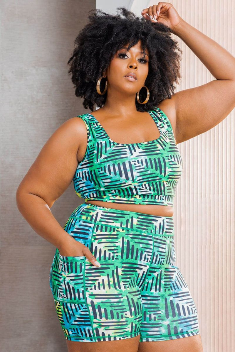 Women’s African print athleisure workout outfit.