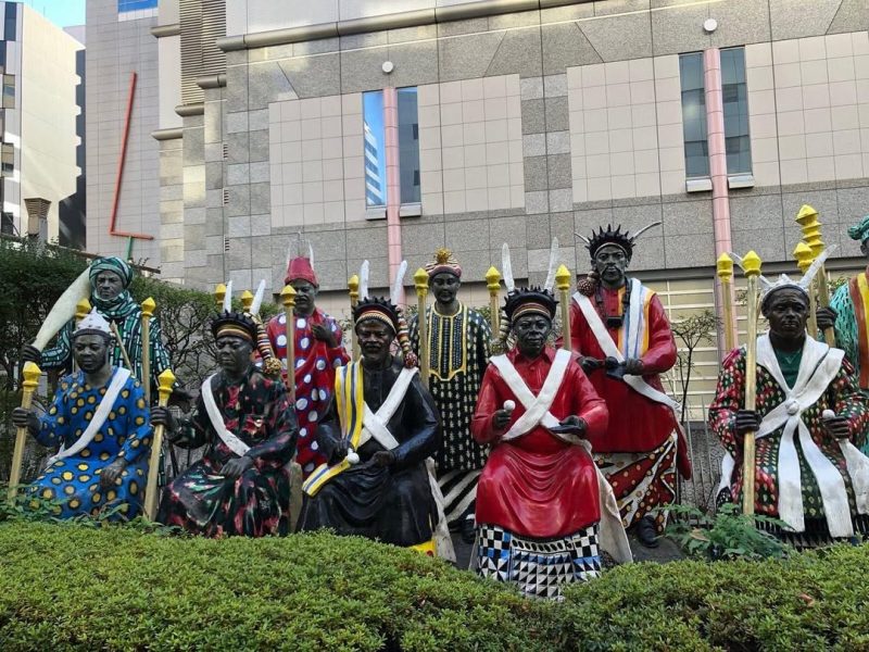 Sculptures of various chiefs in different ceremonial dress, vibrant colours (reds, blues, yellows), and elaborate patterns.
