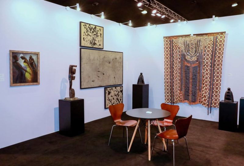 What Sets kó's Curatorial Vision Apart?