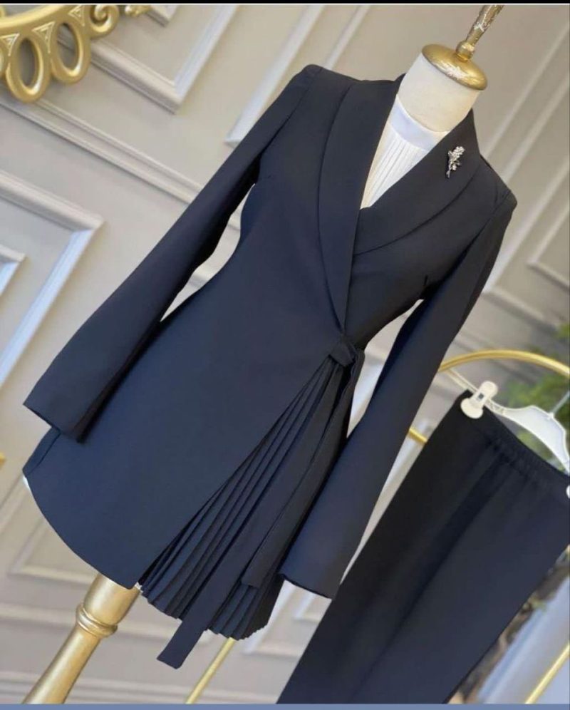 A picture of an iconic blazer with sharp shoulders and precise lapels, showcasing structure and timeless elegance.