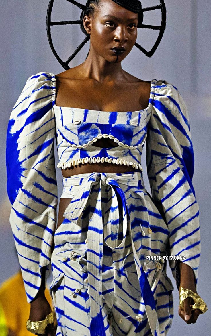 Early Beginnings and Signature Aesthetic