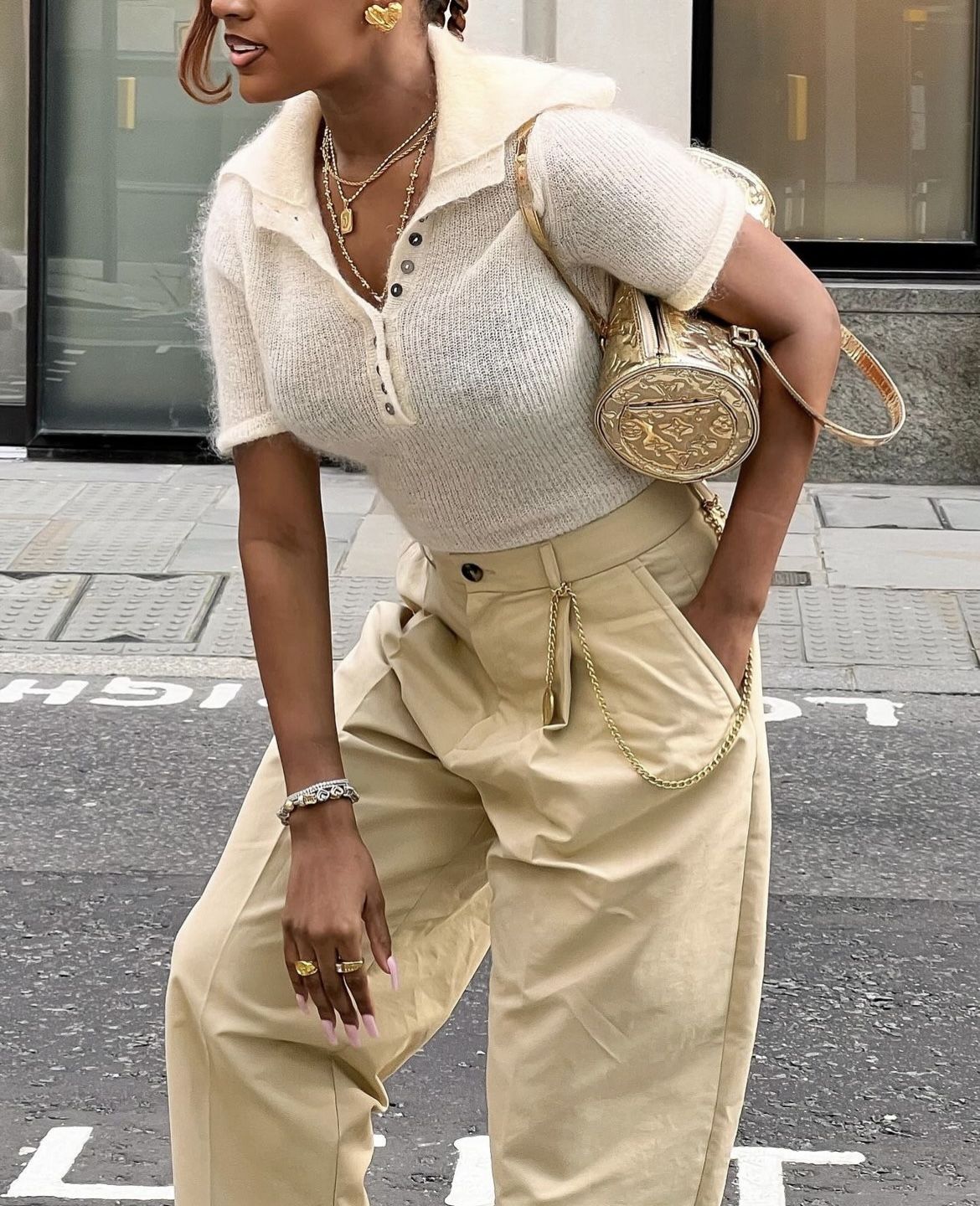 A picture showing how accessories improve a look.
