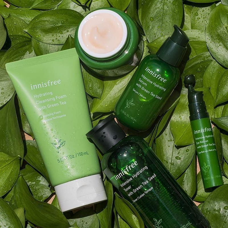 Innisfree’s sustainable Green Tea Seed Hyaluronic Serum and Volcanic Clay Mask, leading the shift toward inclusive, bio-available skincare in 2026.