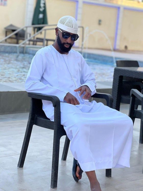 Sand-Woven Legacy: The Arab Thobe's Journey to the Sahelian Silhouette