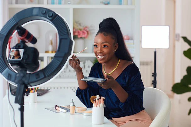 A picture showing how the act of someone can influence a larger crowd.
