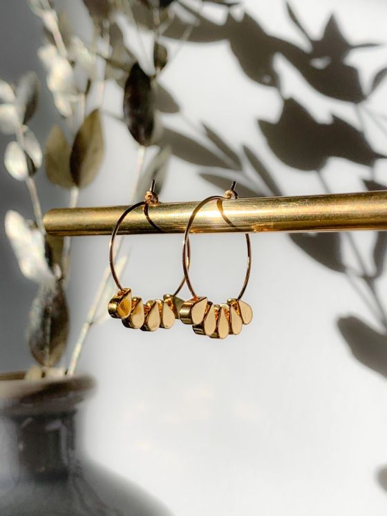 Minimalist Stories: The Jewellery of Identity