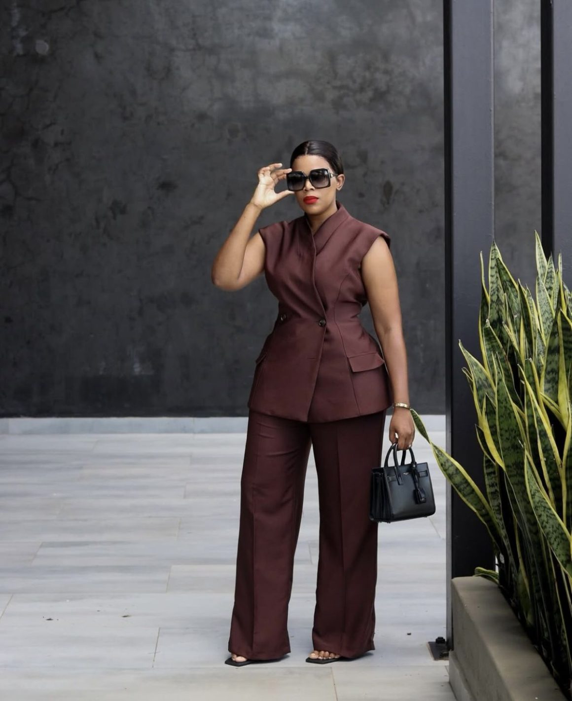 Minimal Workwear With Maximum Presence