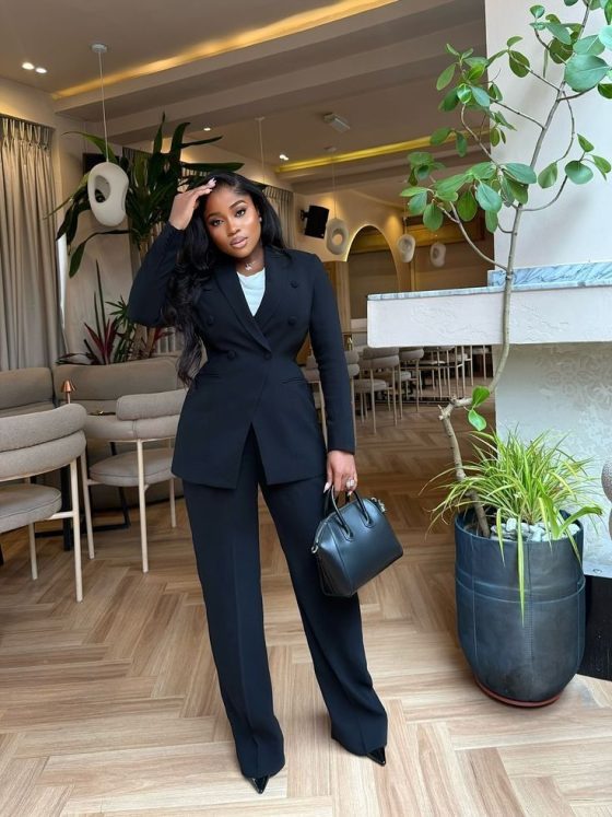 Between Expression and Expectation: Navigating Professional Style for Women in 2026