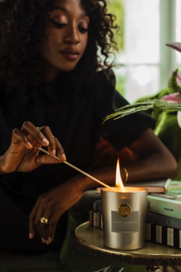 An inclusive and high-end approach to sustainable home fragrance for the Omiren woman.