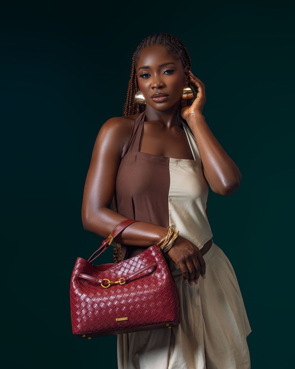 The Statement Carry: Sustainable Luxury Bags for the Modern Omiren Woman