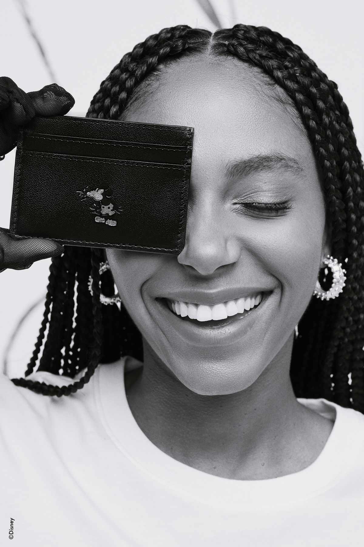 An inclusive and sustainable approach to high-end small goods for the Omiren woman.
