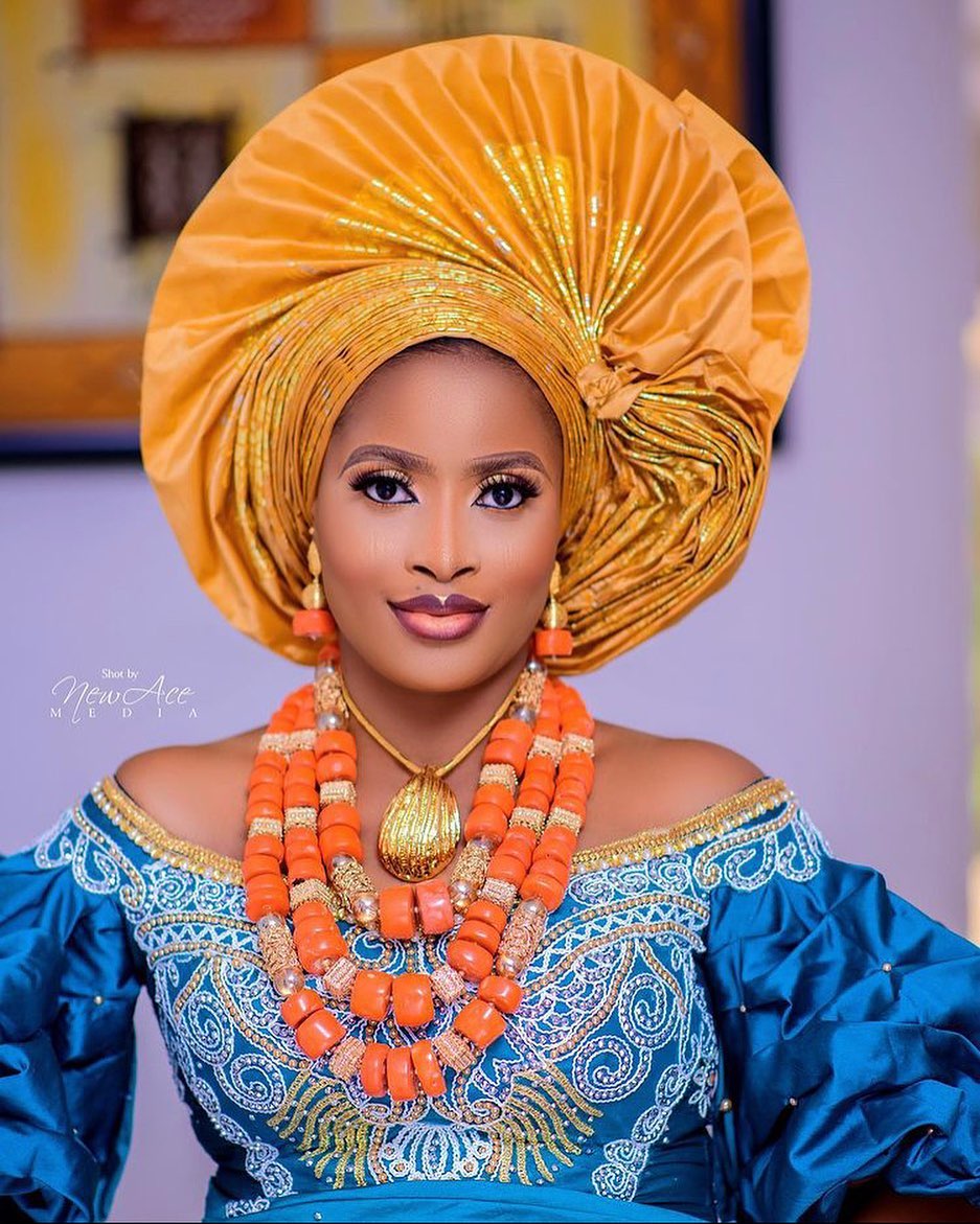 The Straight Gown with Gele: Ceremony and Collective Identity
