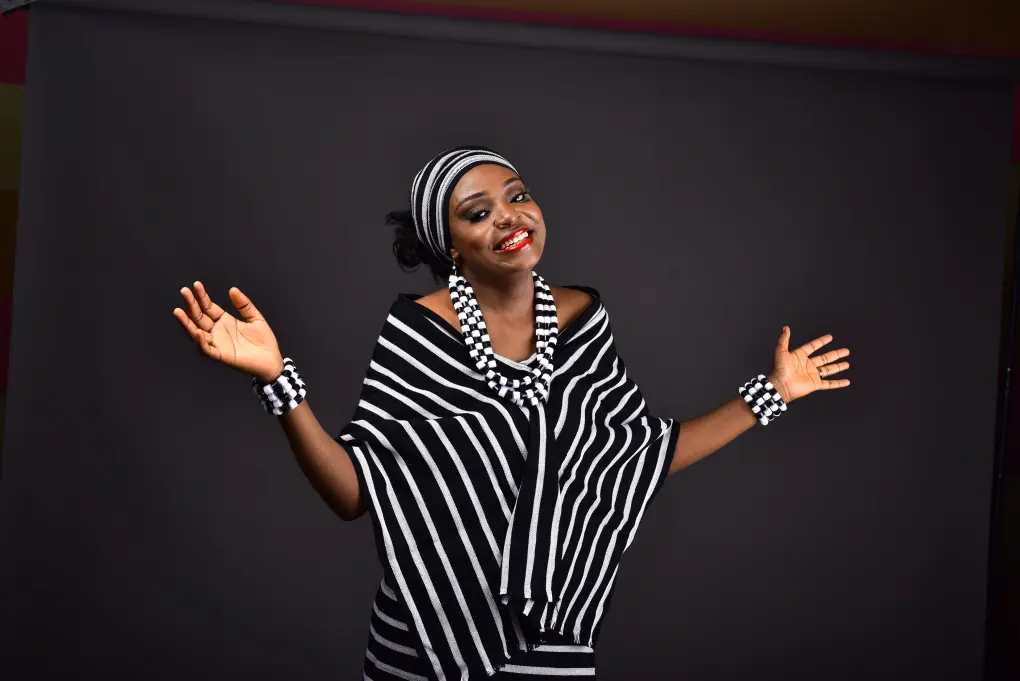 The A'nger: A Cloth with Two Arguments