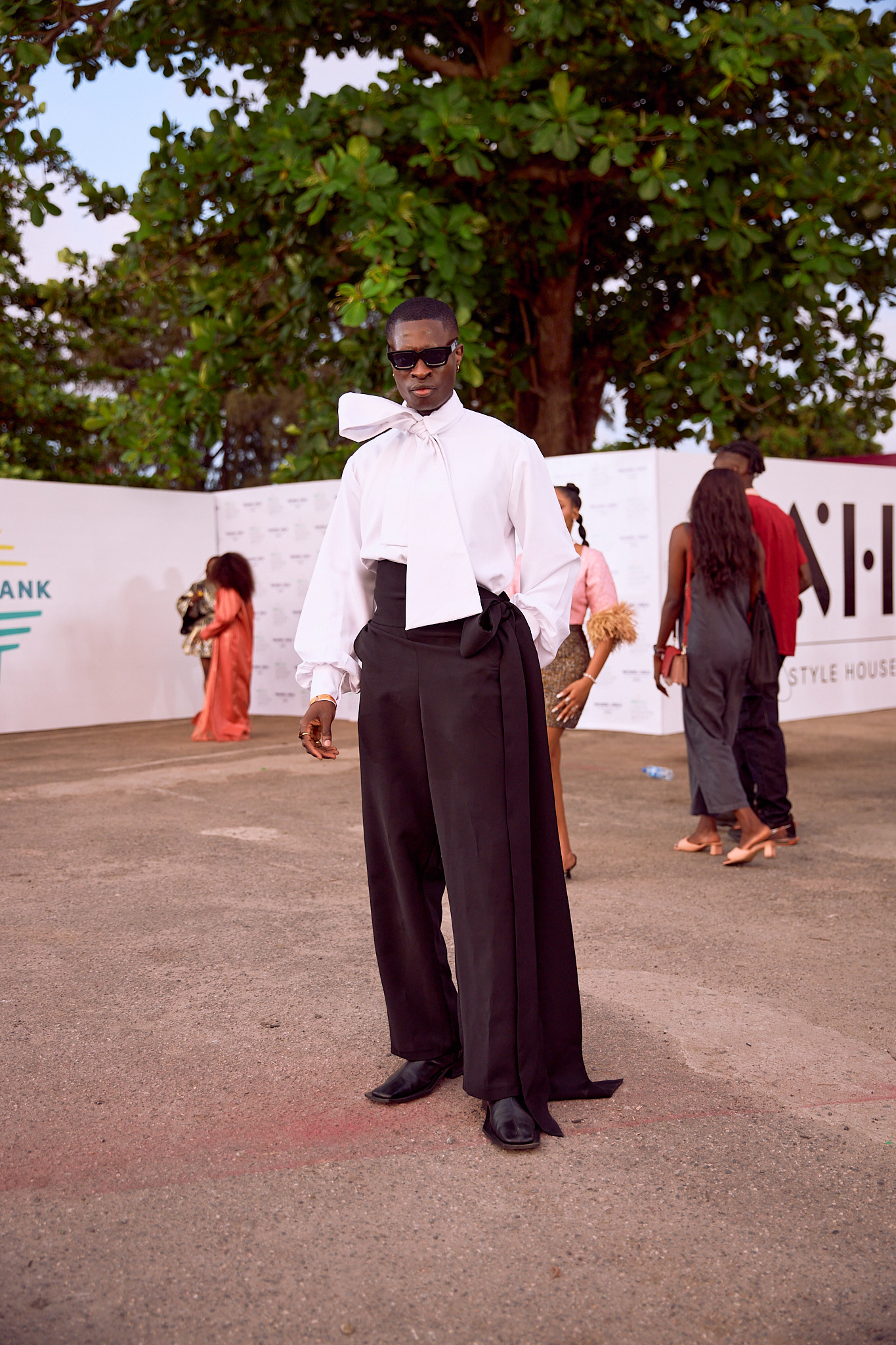 A picture showing that leadership in fashion can be from a street stylist.