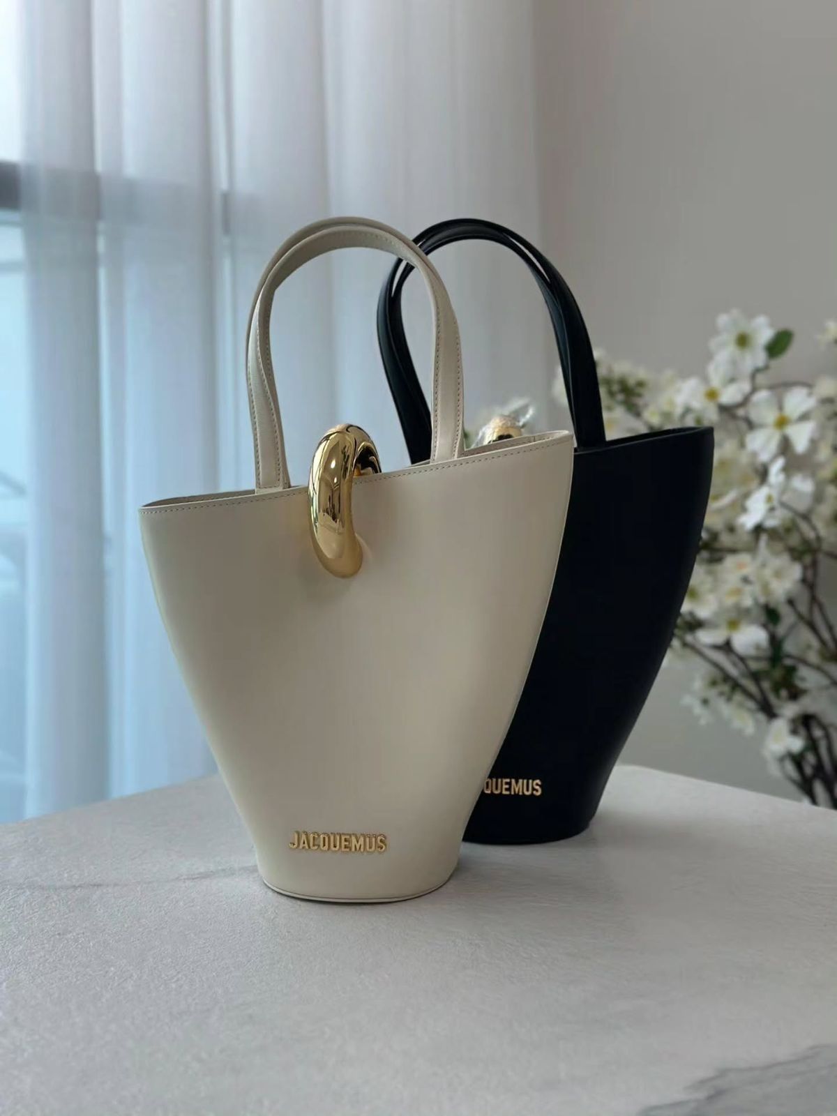 Travel and the Rise of the Structured Handbag