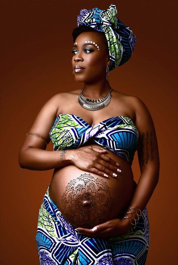 An image showing a lady dressed in African fabrics while showing a baby bump, indicating maternity fashion in Africa
