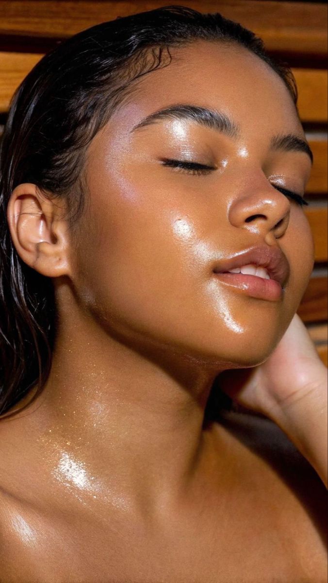 Oily skin in a hot climate, showing dehydration and skin barrier response to heat
