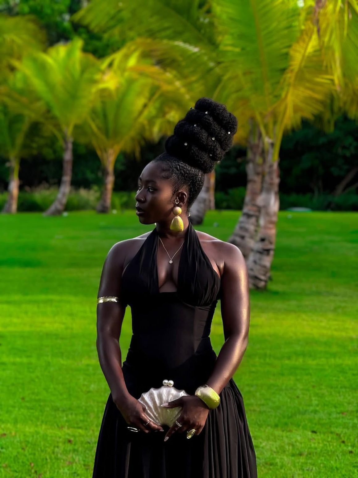 Why Clothing Still Signals Status in a World That Claims It Doesn’t