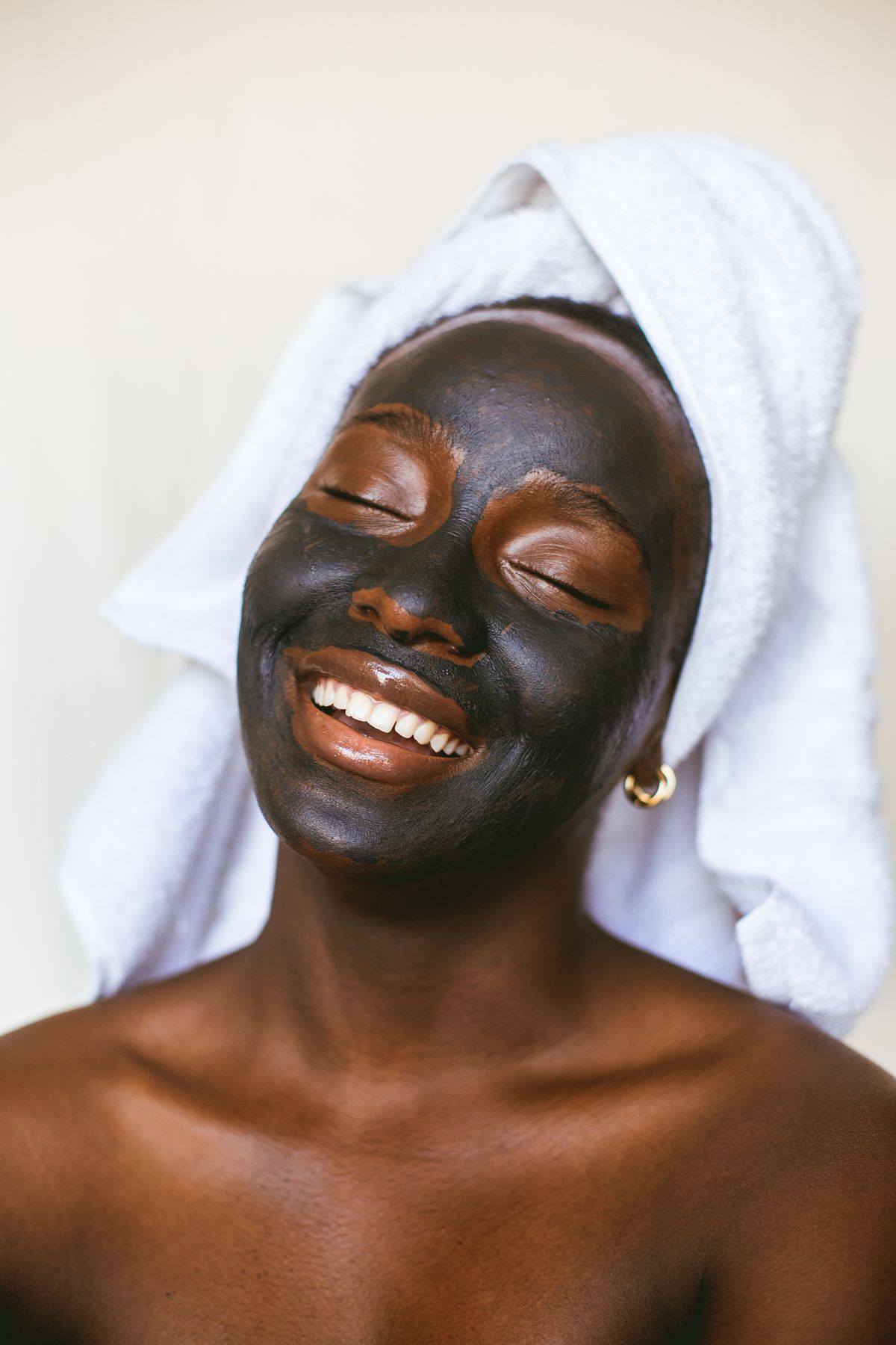 An activated charcoal mask on dark skin removes impurities and excess oil.