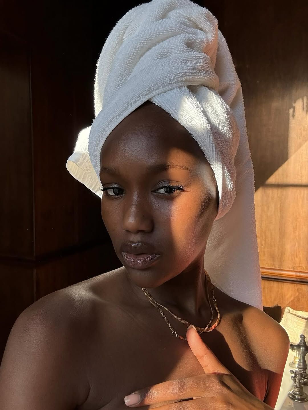 Healthy dark skin after a turmeric clay and charcoal face mask, showing a clear and balanced complexion.