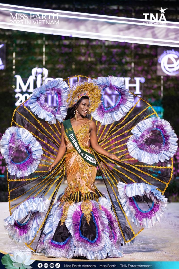 Carnival Designers and the Expansion of Fashion Practice