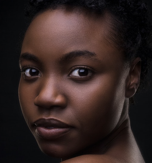 An image showing a lady with melanin-rich skin depicting the colour theory for melanin-rich skin 