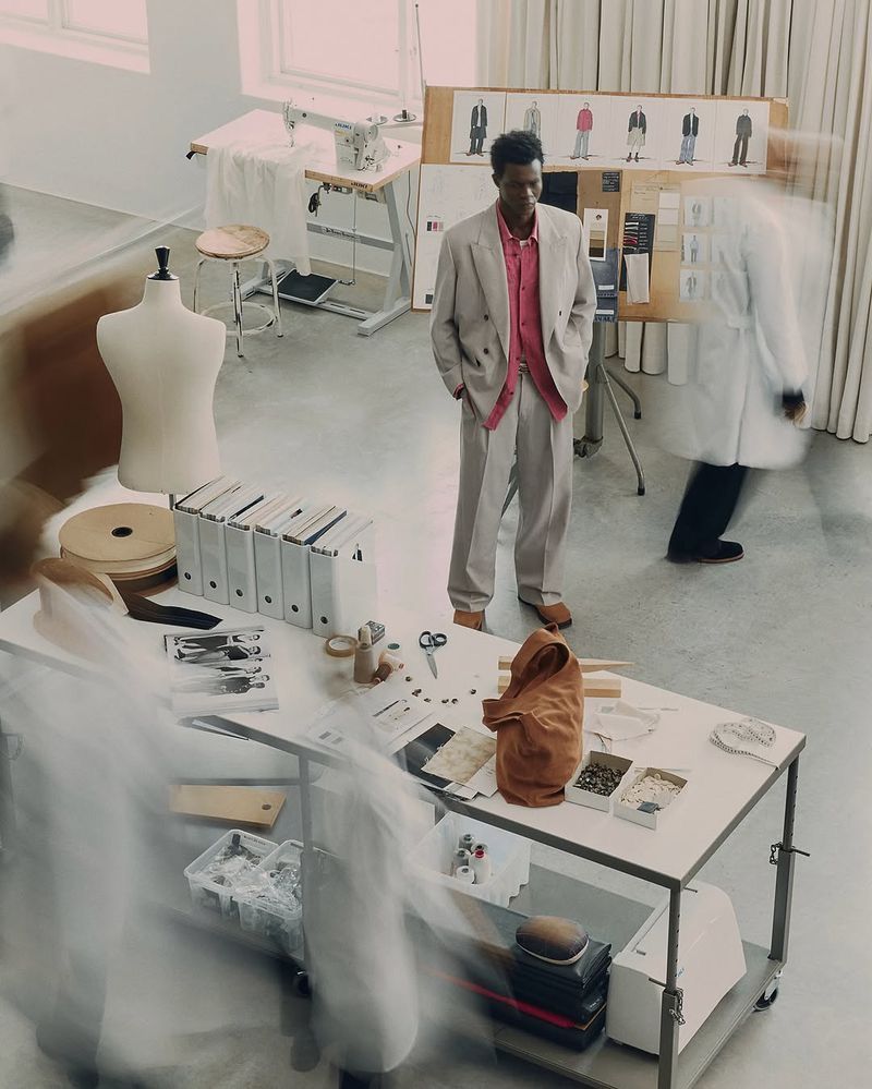 How Stylists Choose Accessories for a Look