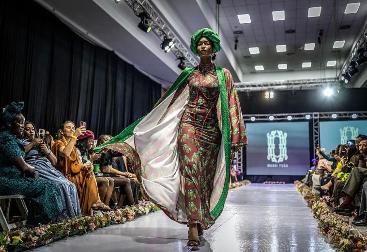 The Digital Shift: E-Commerce and Social Fashion