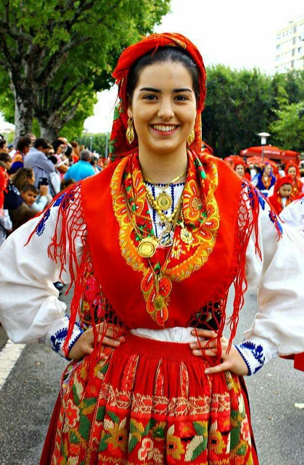 São Toméan woman wearing ceremonial saia, skirt, colette bodice, embroidered chemise, and patterned aventail apron