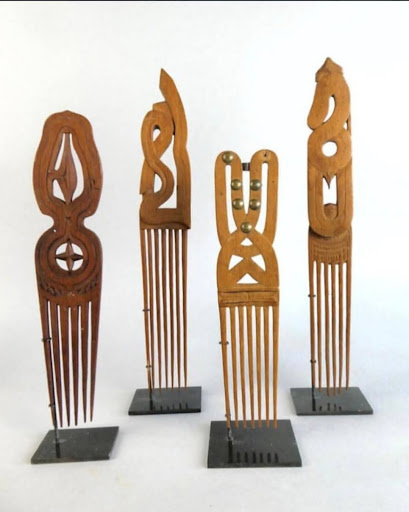 An image showing the Maroon comb, one of the tools for Suriname Maroon body art and adornment