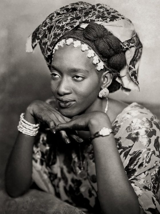 Mama Casset's Dakar: Dress, Pose and the Studio Portrait