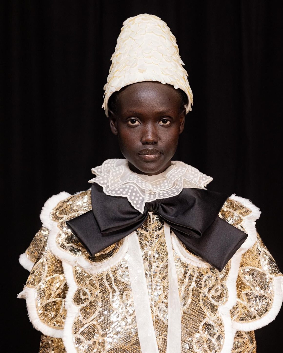 When the Shirt Becomes the Frame: Collar, Cuffs and Contrast in Runway Styling