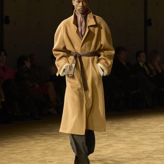 Where the Jacket Ends: Length, Layering and the Balance of a Runway Look