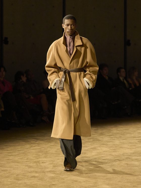 Where the Jacket Ends: Length, Layering and the Balance of a Runway Look